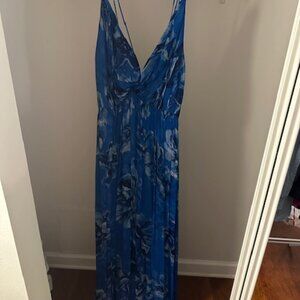 Selling because I purchased it for an event that ended up being postponed.